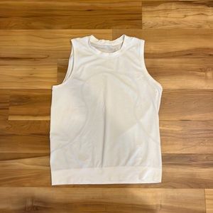 Womens Size 6 LuLuLemon tank